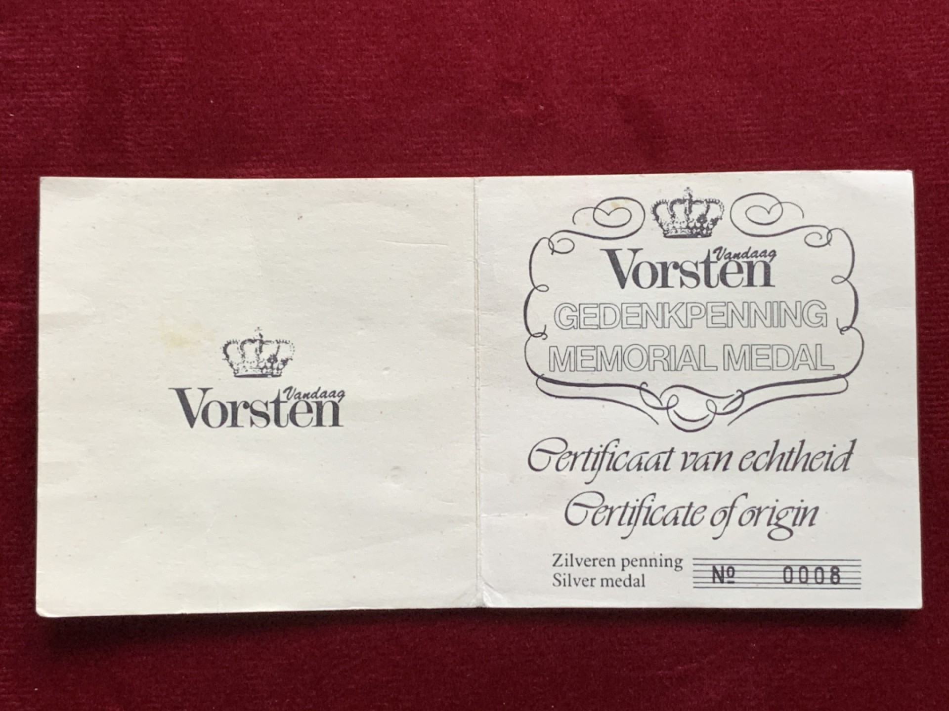 《竞宝斋》第143场-周日，周一 2场 (全场包邮) 1978年荷兰安娜女王登基30周年纪念，直径45mm，重量61.8g，非常厚重的银章，有证书