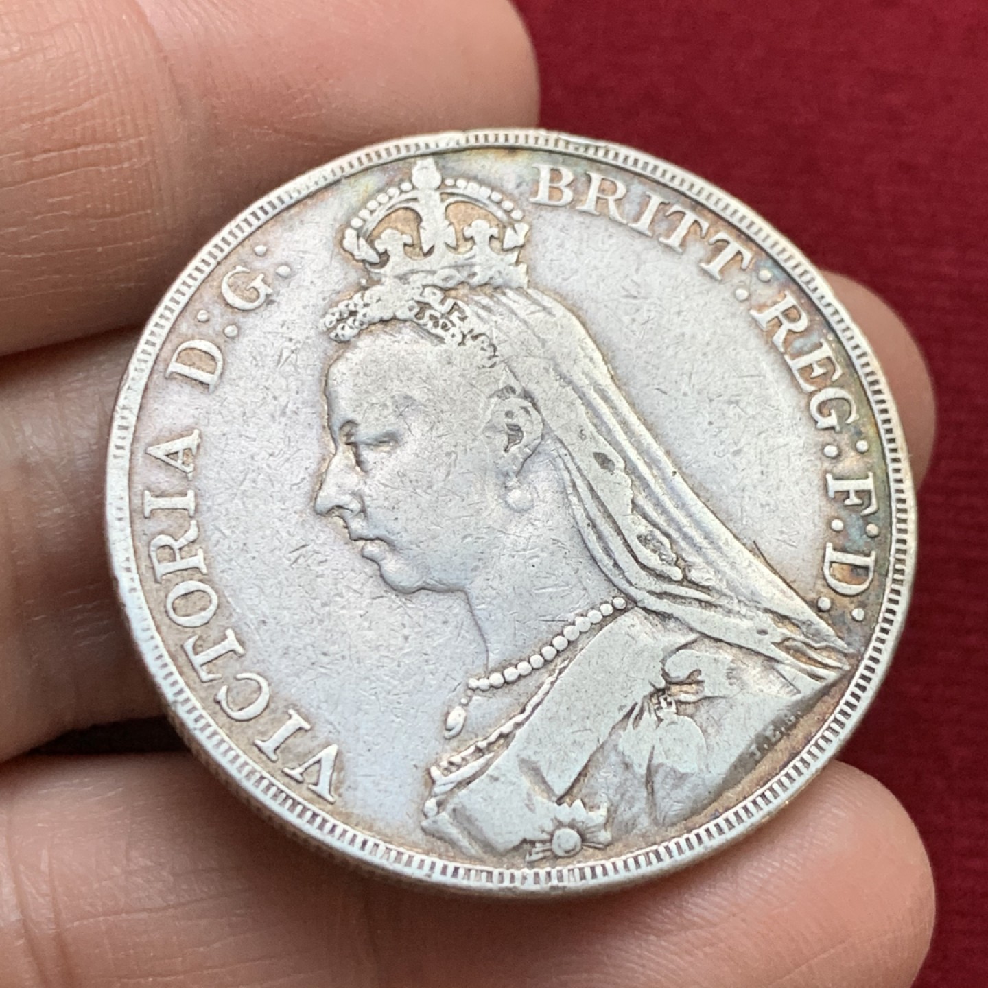 《竞宝斋》第143场-周日，周一 2场 (全场包邮) 英国1889年维多利亚高冠马剑克朗，流通品相老包浆，无明显瑕疵