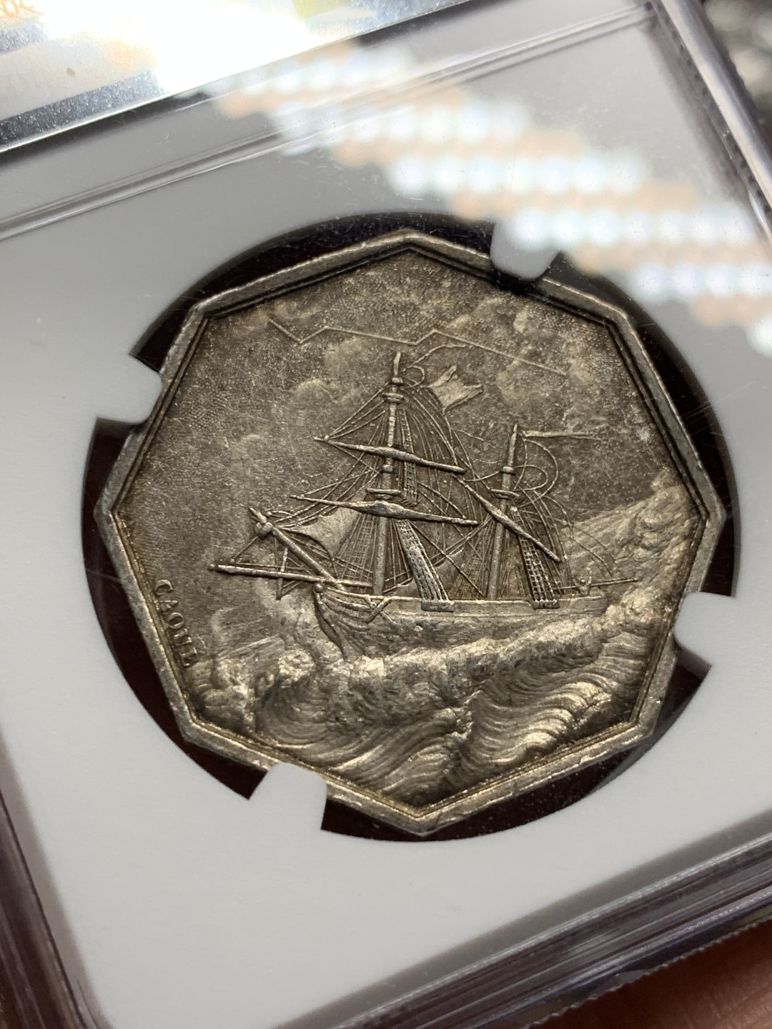 《竞宝斋》第143场-周日，周一 2场 (全场包邮) NGC-AU55 季军分 法国名誉品八角海妖 八角银币 八角目录封面币