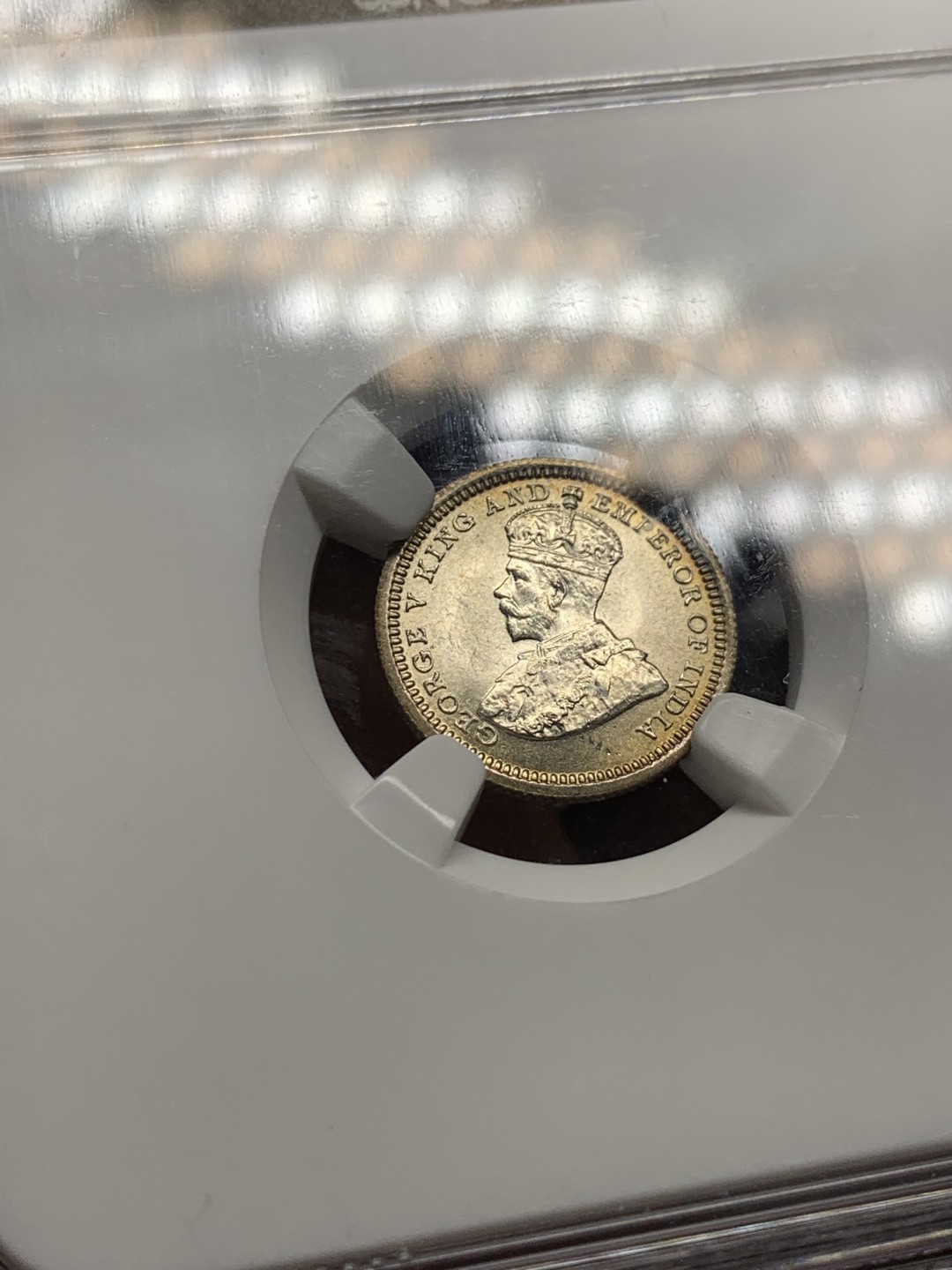 《竞宝斋》第143场-周日，周一 2场 (全场包邮) NGC MS65 海峡 1935 乔五 顶级 五彩五分银币 出厂状态