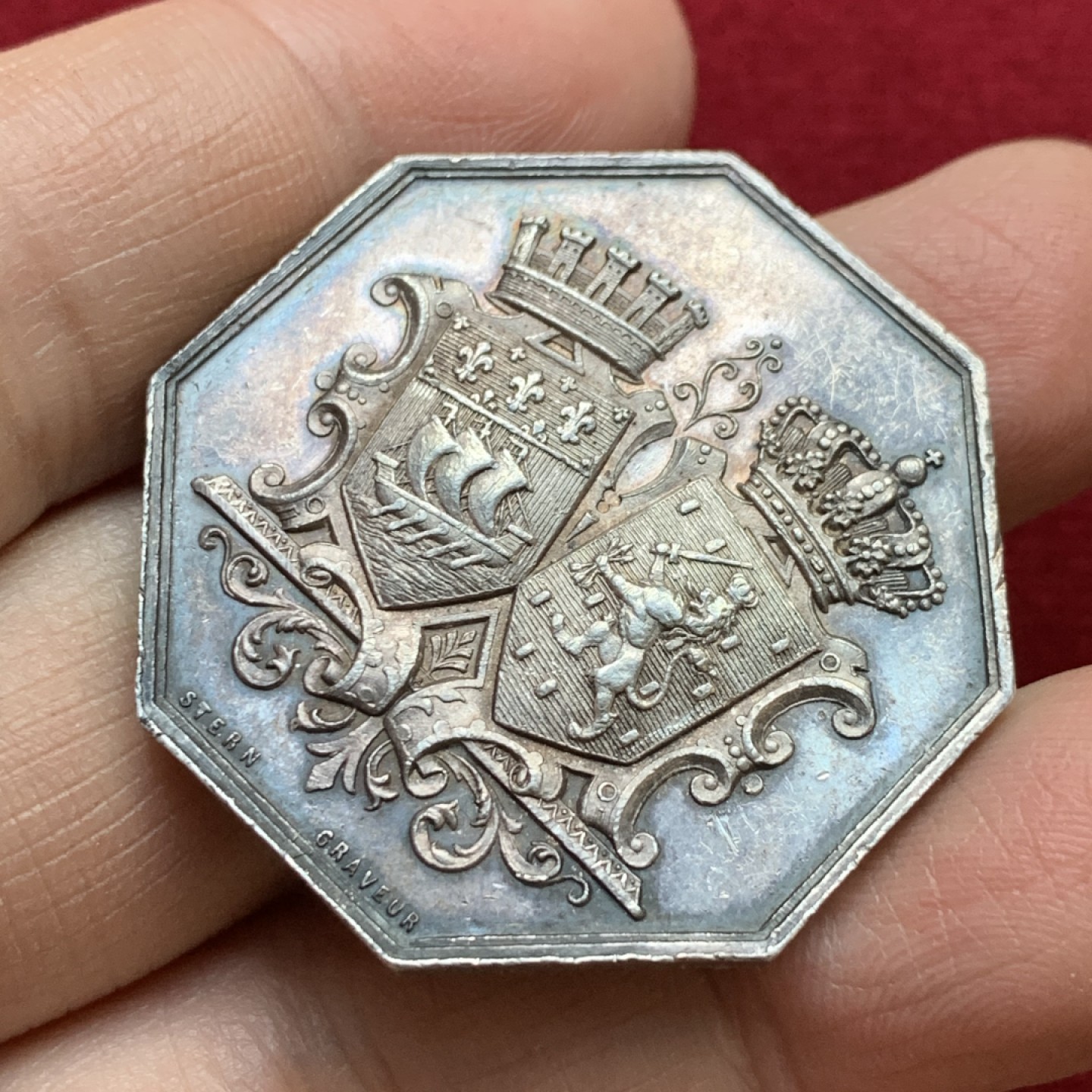 《竞宝斋》第143场-周日，周一 2场 (全场包邮) 法国 1860-1879年 巴黎银行&荷兰银行 八角银质代币 五彩包浆 大规格 21.6克 36.4mm 蜜蜂边铭银标