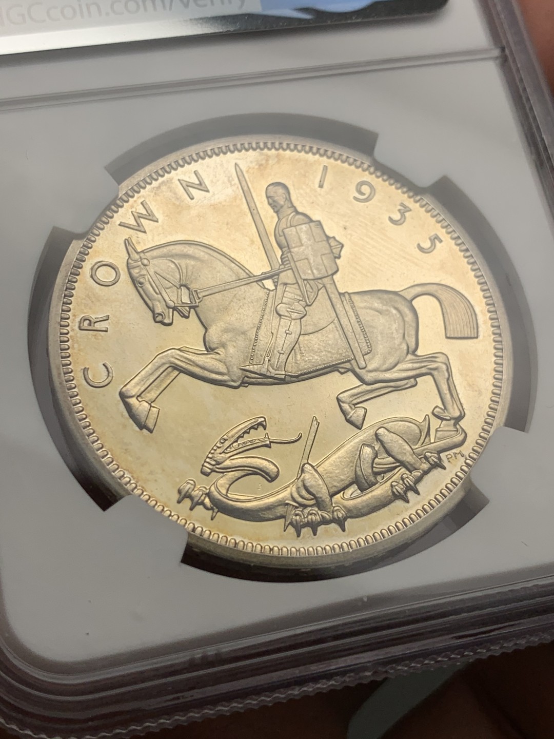 《竞宝斋》第143场-周日，周一 2场 (全场包邮) NGC-PF63Cameo 英国1935年精制木马剑克朗银币镜面感强烈