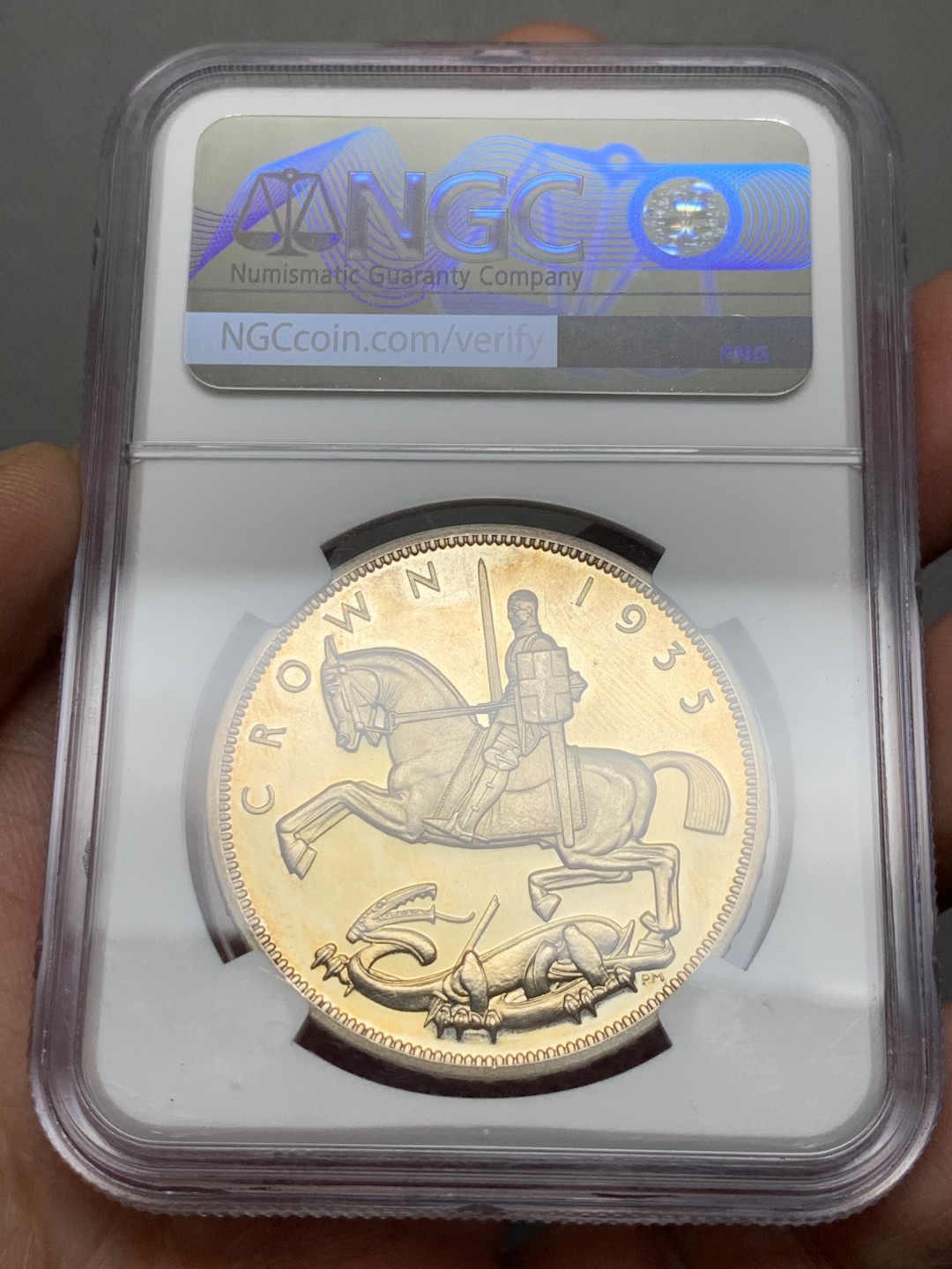 《竞宝斋》第143场-周日，周一 2场 (全场包邮) NGC-PF63Cameo 英国1935年精制木马剑克朗银币镜面感强烈