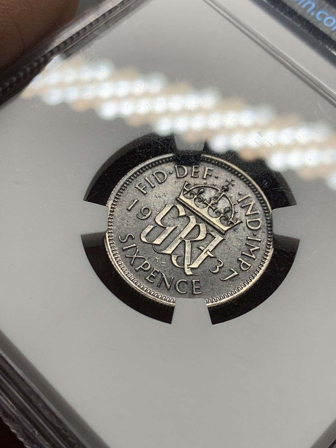 《竞宝斋》第143场-周日，周一 2场 (全场包邮) NGC-PF64 英国 1937年 乔治六世精铸6便士银币，乔六登基首年份。底板有镜面感，绒布老包浆