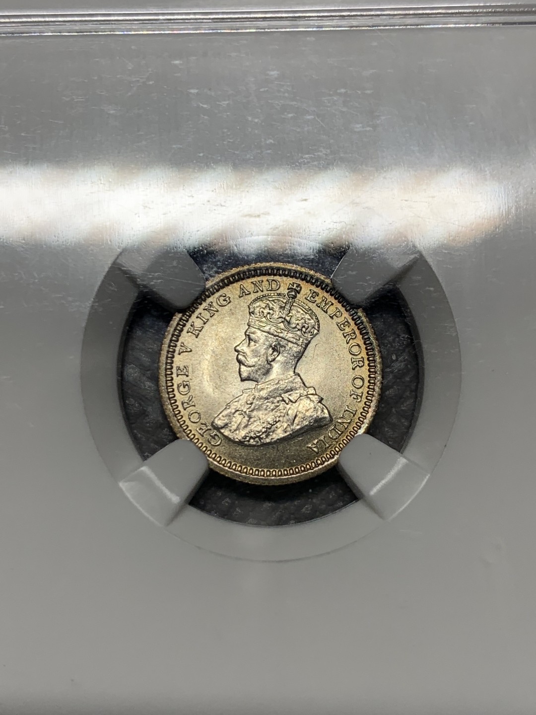 《竞宝斋》第143场-周日，周一 2场 (全场包邮) NGC MS65 海峡 1935 乔五 顶级 五彩五分银币 出厂状态