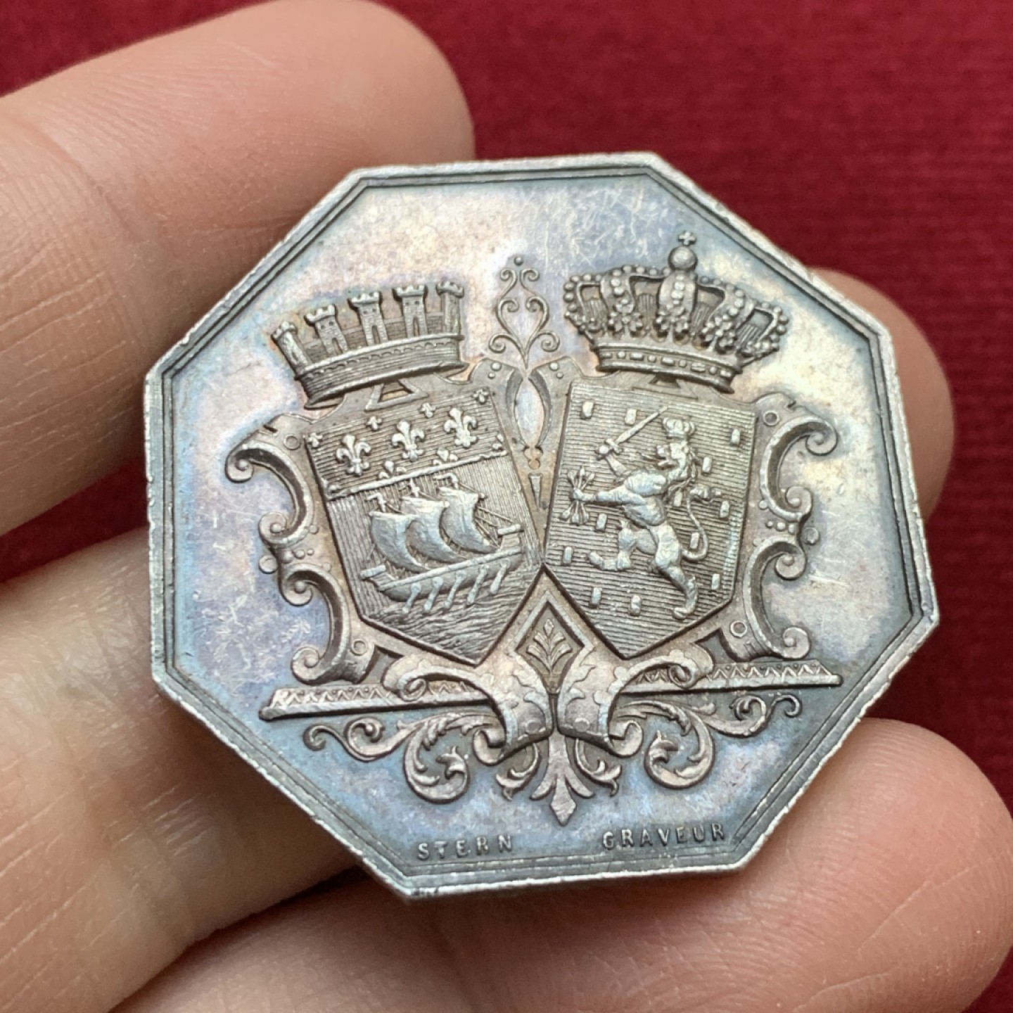 《竞宝斋》第143场-周日，周一 2场 (全场包邮) 法国 1860-1879年 巴黎银行&荷兰银行 八角银质代币 五彩包浆 大规格 21.6克 36.4mm 蜜蜂边铭银标