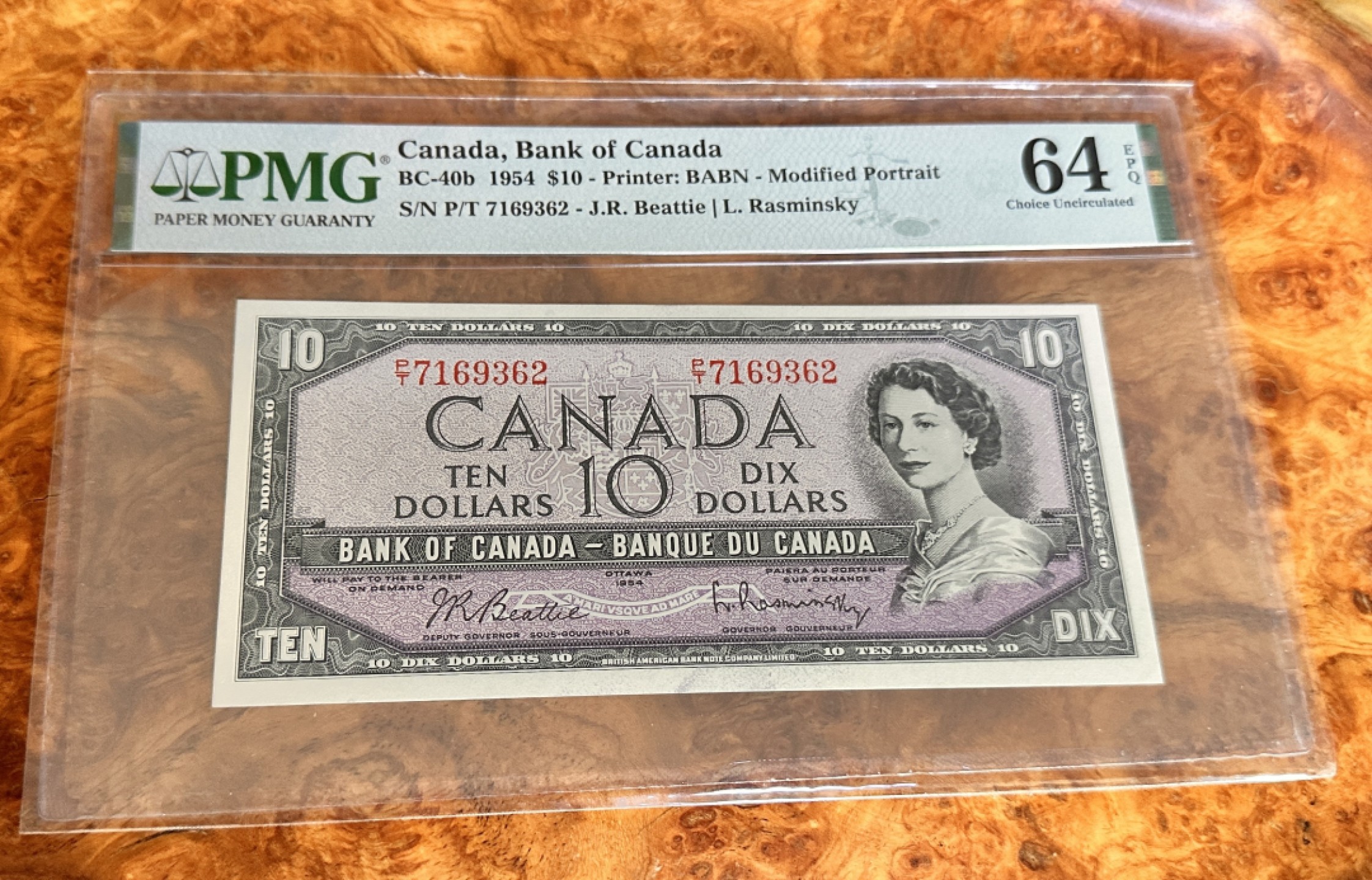 Chase Auction 第19期 - - 外钞、民国钞和人民币混合场！ 1954年加拿大10元，PMG64e，晚装女王，背面风景壮观！