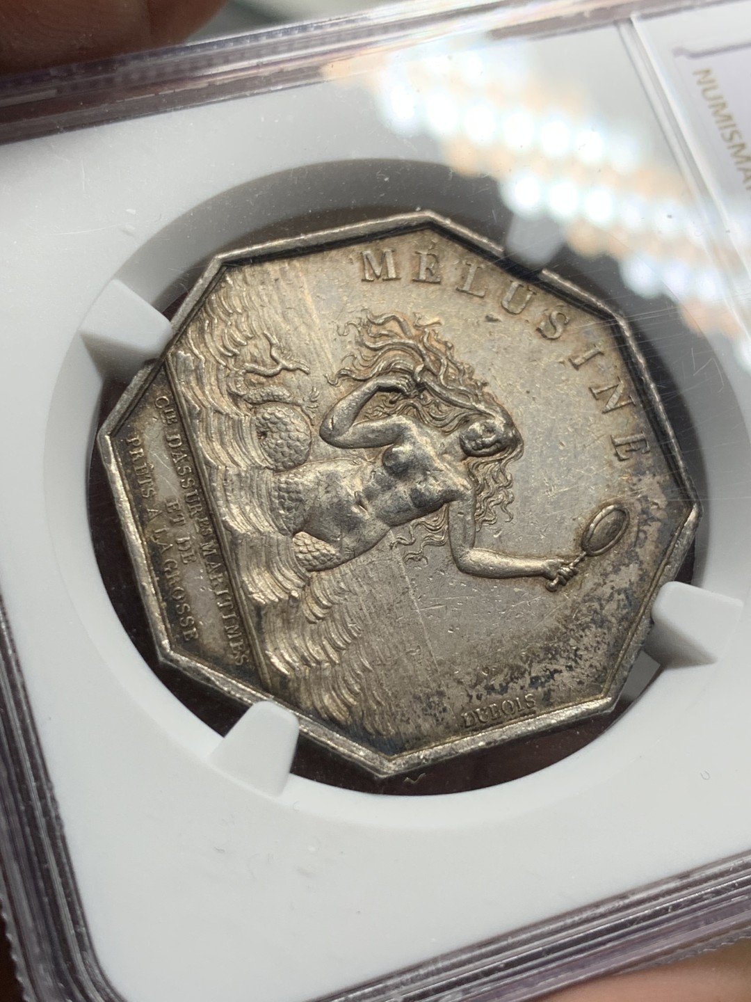 《竞宝斋》第143场-周日，周一 2场 (全场包邮) NGC-AU55 季军分 法国名誉品八角海妖 八角银币 八角目录封面币