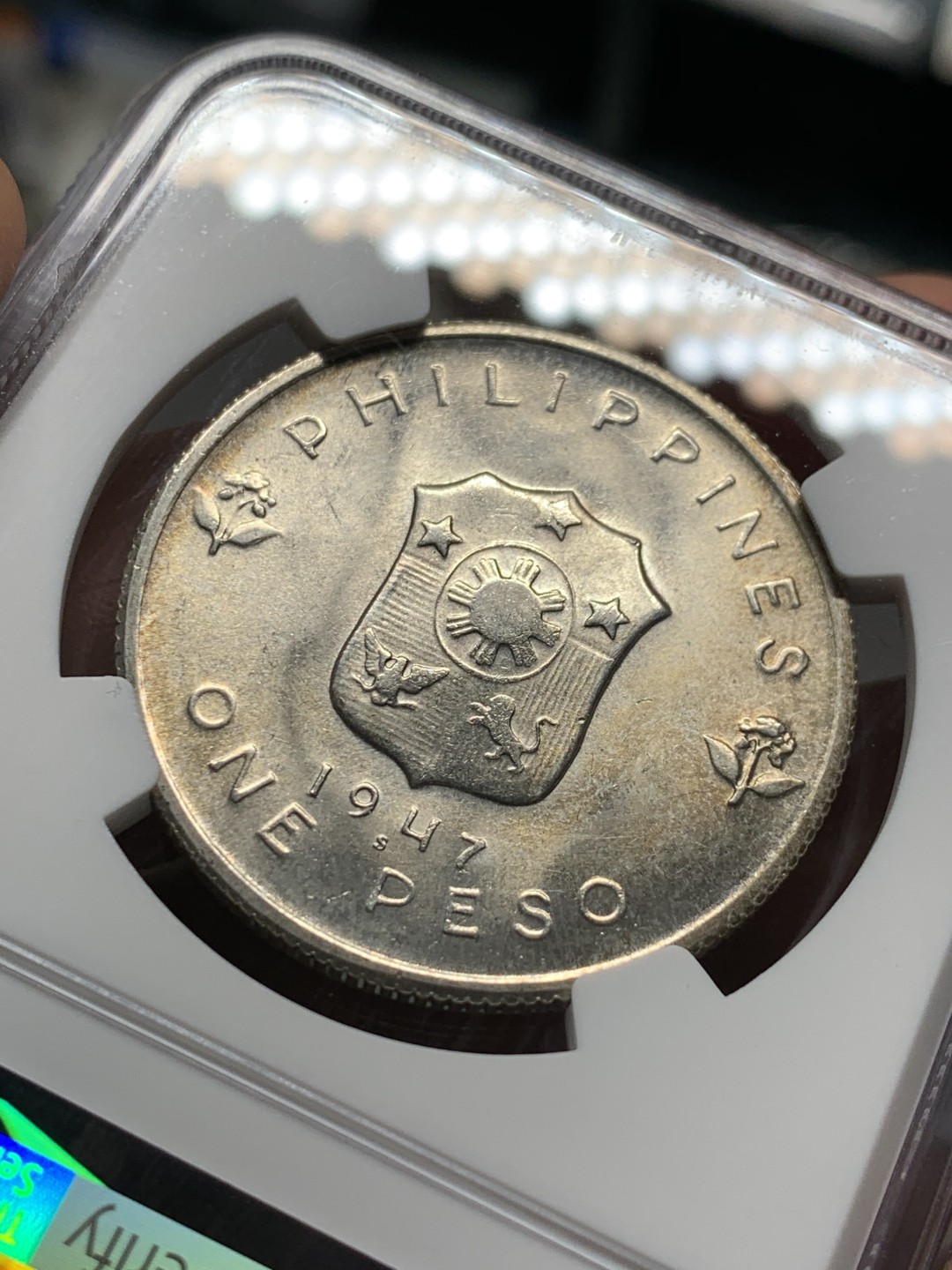 《竞宝斋》第143场-周日，周一 2场 (全场包邮) NGC-MS64 菲律宾 1947年 麦克阿瑟1比索大银币 顶级好品