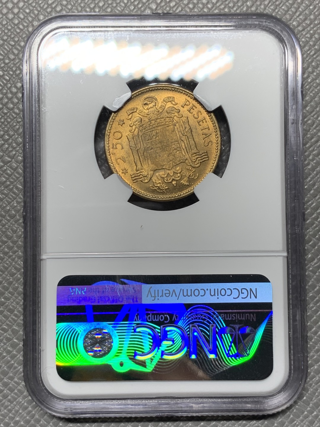 《竞宝斋》第143场-周日，周一 2场 (全场包邮) NGC-MS66 西班牙1953 佛朗哥 2.5比塞塔铜币 顶级品相 单一年份 稀少面值