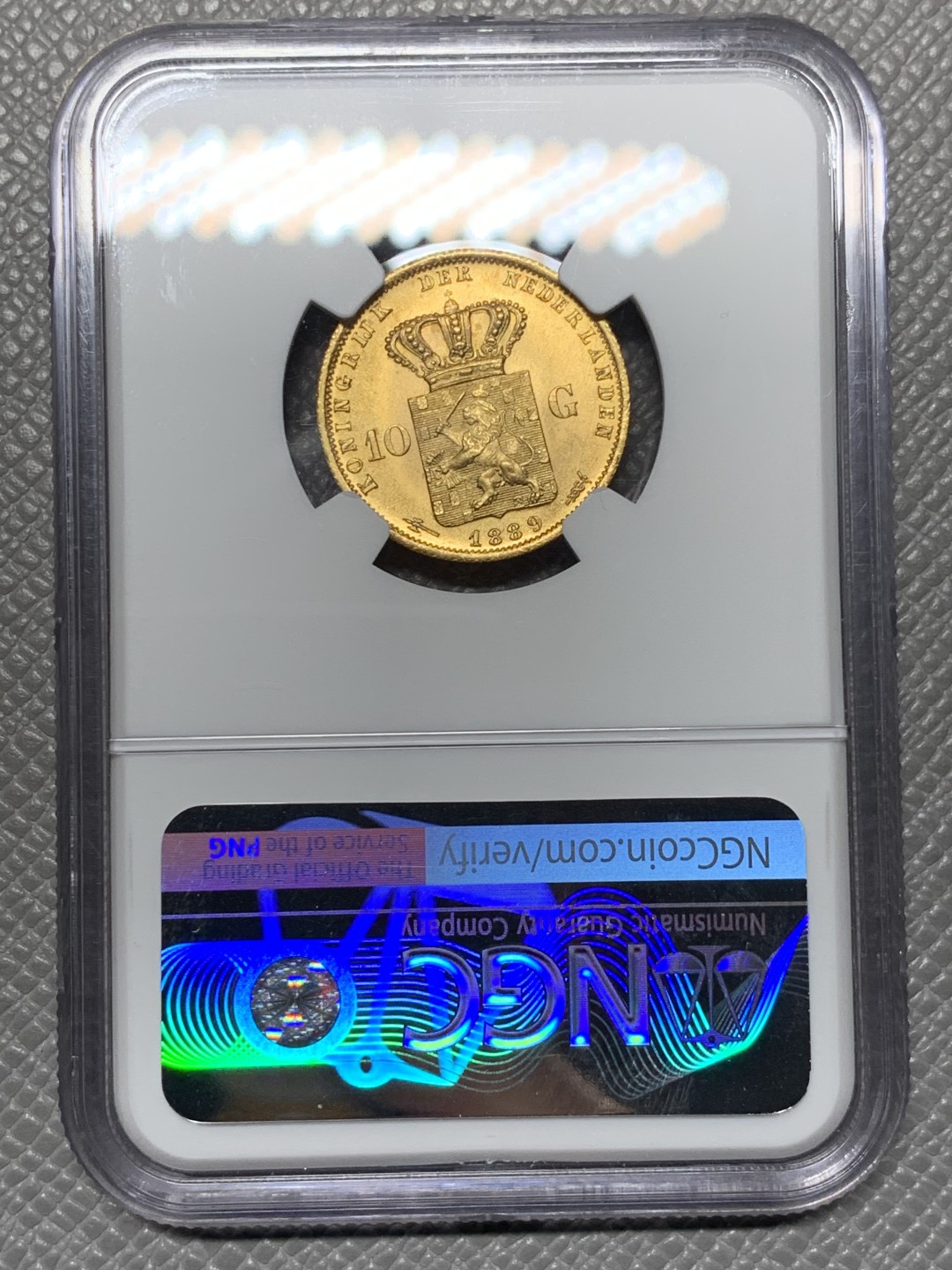 《竞宝斋》第143场-周日，周一 2场 (全场包邮) NGC-MS66 荷兰1889年 威廉三世 10盾金币 顶极品相 一枚就毕业