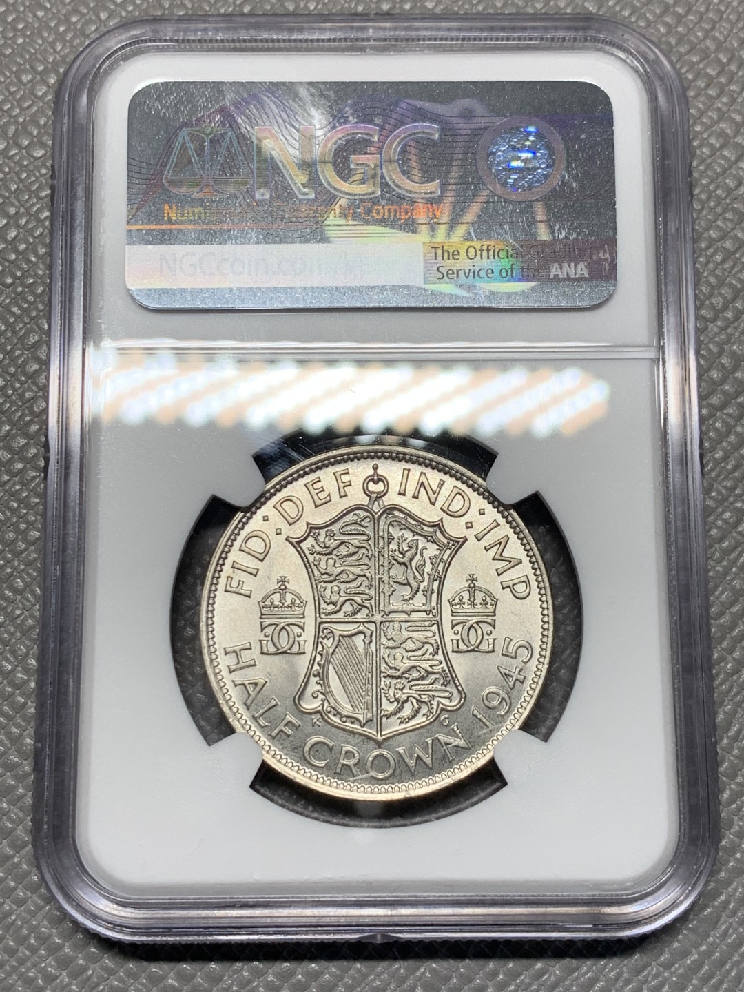 《竞宝斋》第143场-周日，周一 2场 (全场包邮) 冠军分 NGC-MS65 英国1945年 乔六1/2克朗 顶级品相 高于63分这个就很难了