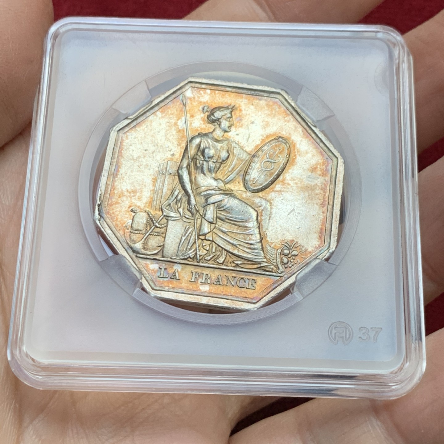 《竞宝斋》第143场-周日，周一 2场 (全场包邮) 法国 1837 八角银质代币 蜜蜂边铭 巴黎火灾保险公司，由皇家法令1837年2月27号签署 正面是雅典娜（密涅瓦）手持长矛和双蛇盾牌。19.03g，36.2mm