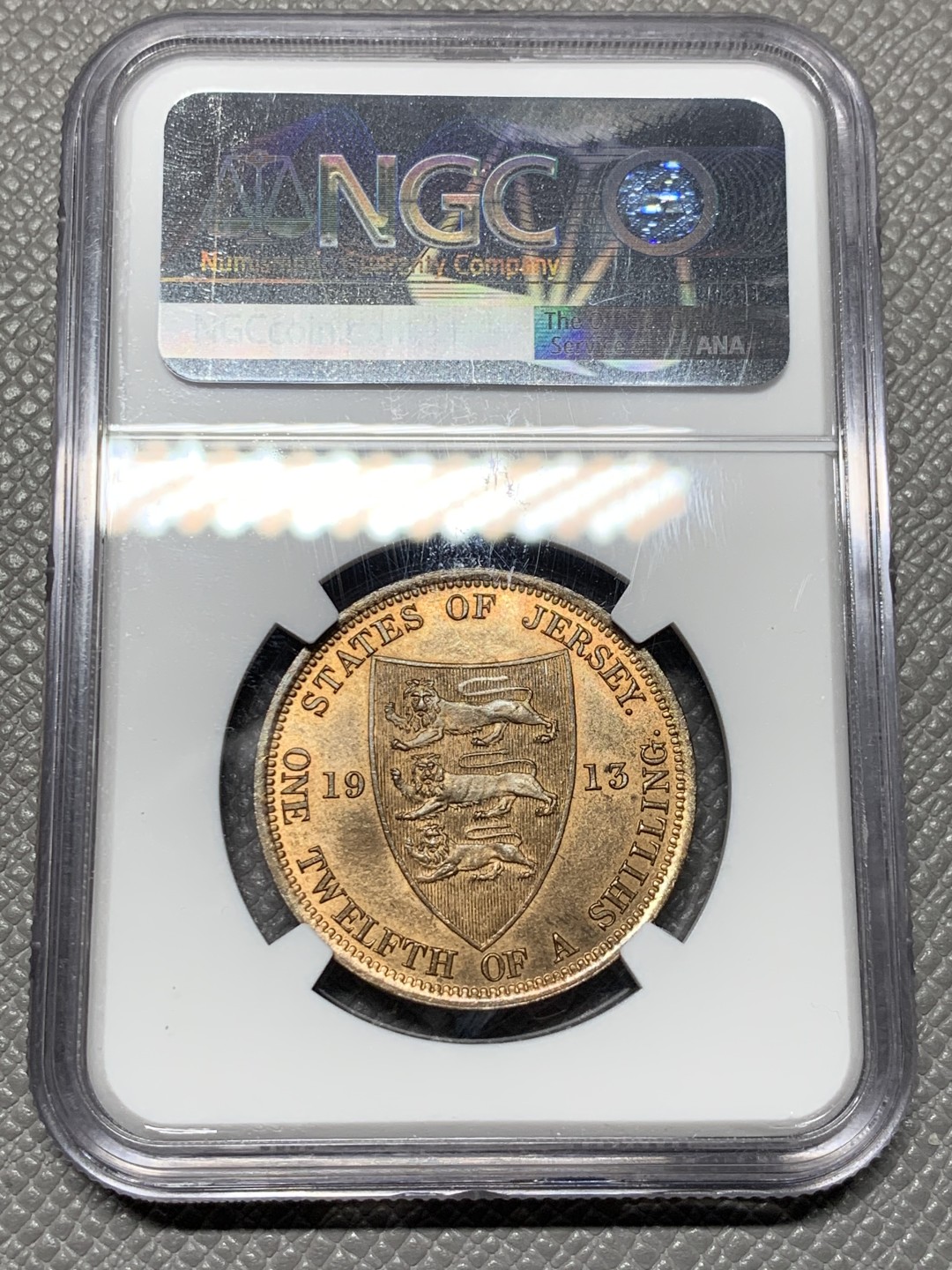 《竞宝斋》第143场-周日，周一 2场 (全场包邮) NGC MS65英伦三岛泽西1913年盾牌版三狮纹章3个版中最好看的一版 1便士铜币