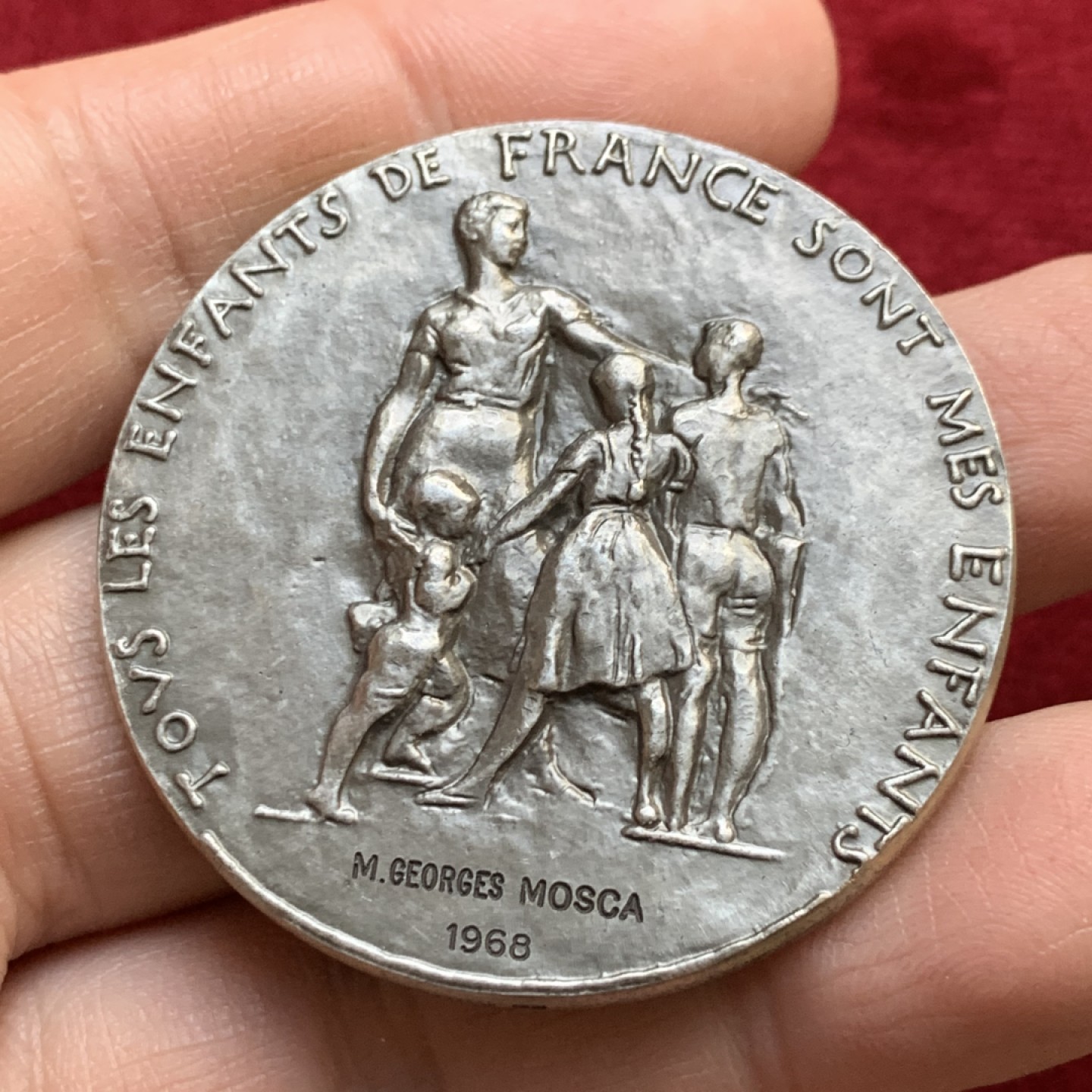 《竞宝斋》第143场-周日，周一 2场 (全场包邮) 1968年法国国民教育银章，直径44mm，重量43g