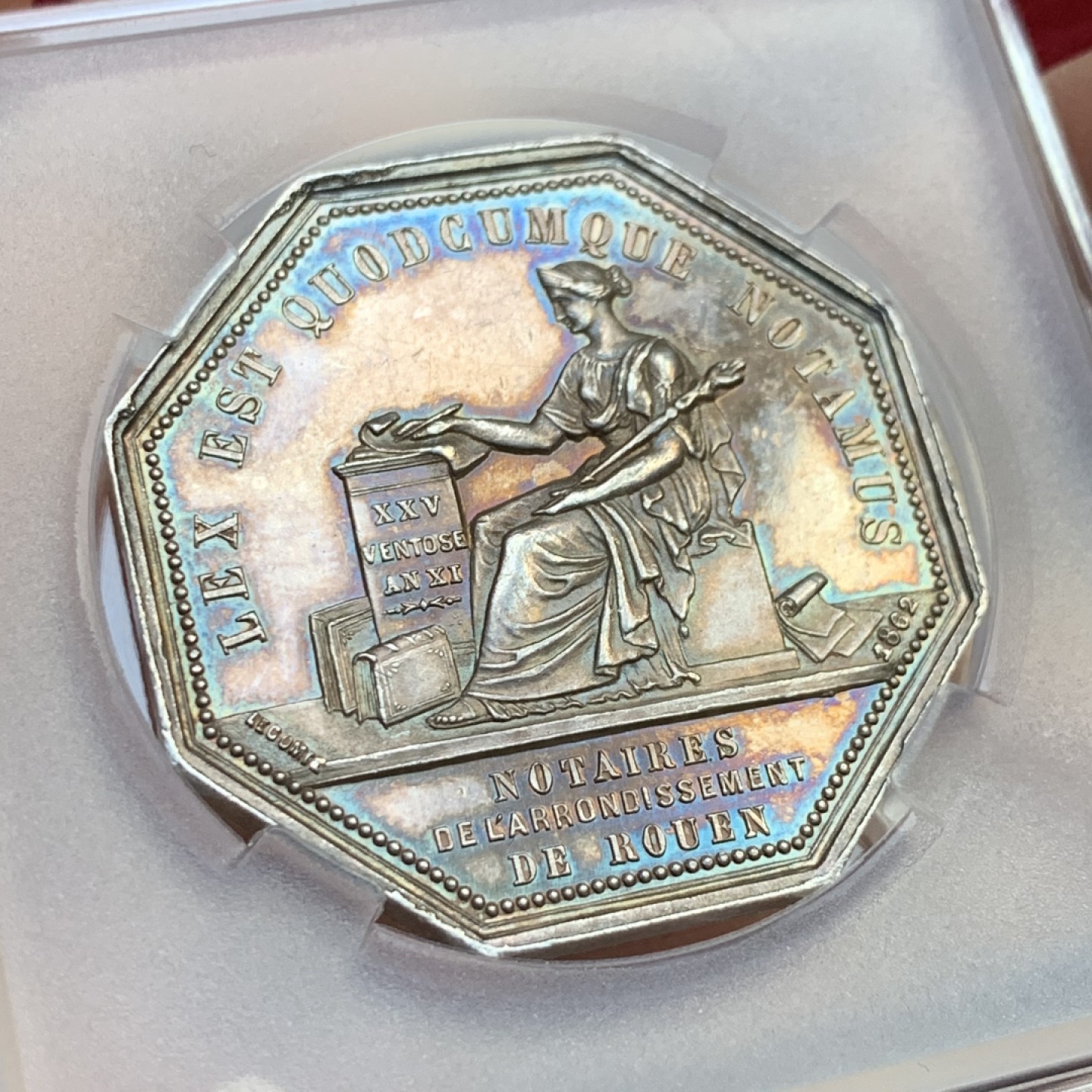 《竞宝斋》第143场-周日，周一 2场 (全场包邮) 法国 1880-1898 银质八角代币  鲁昂地区公证人 金紫包浆非常漂亮 个头很大 丰饶角边铭 22.3g 36.2mm
