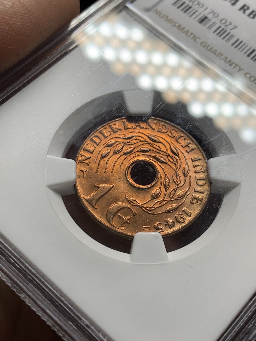 《竞宝斋》第143场-周日，周一 2场 (全场包邮) NGC-64RB 荷属东印度1945年D版1C铜币。原光卷拆品，十分精美