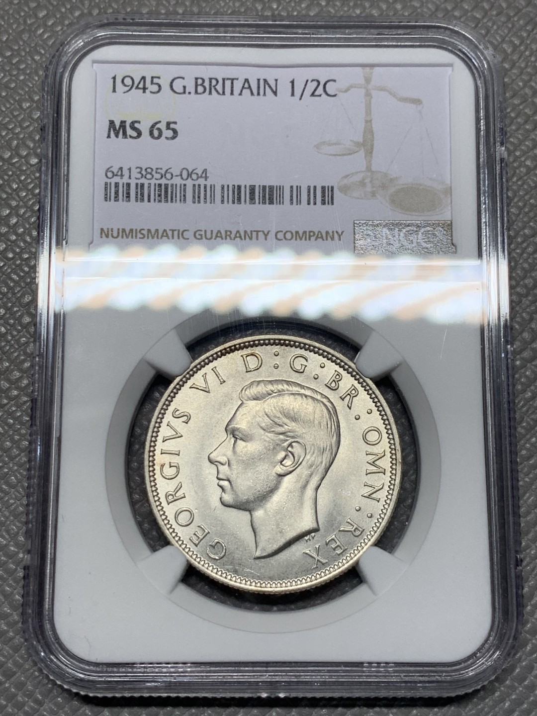 《竞宝斋》第143场-周日，周一 2场 (全场包邮) 冠军分 NGC-MS65 英国1945年 乔六1/2克朗 顶级品相 高于63分这个就很难了