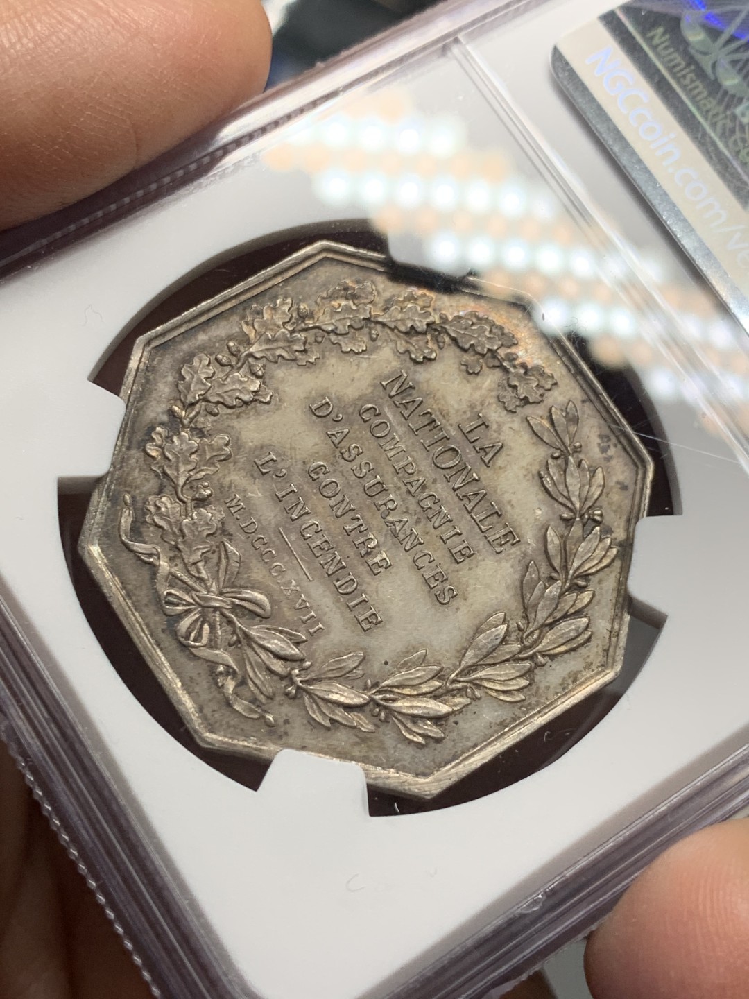 《竞宝斋》第143场-周日，周一 2场 (全场包邮) NGC-MS63 法国1830年 八角大型JETON 银质 顶极品像 黑包浆