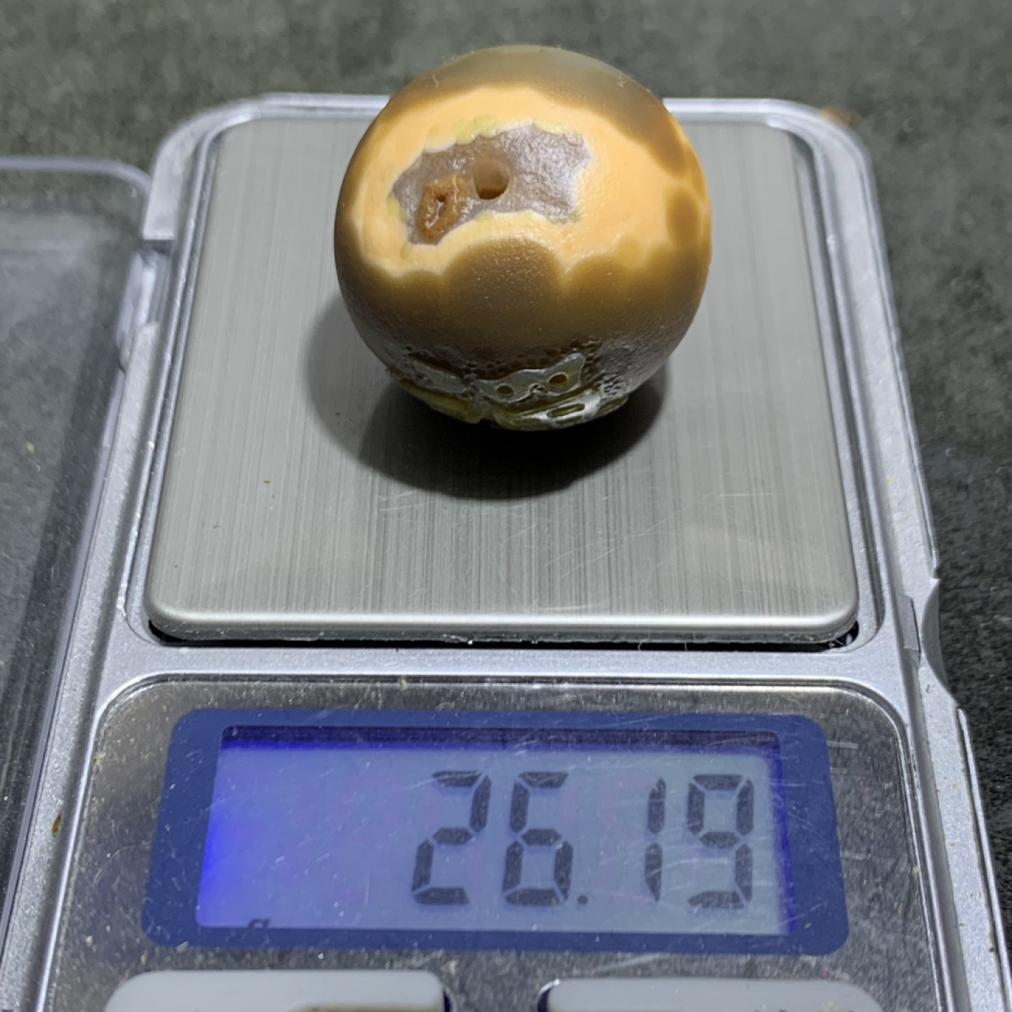 精美战国红玛瑙亚光风化纹雕刻道禅字随形珠一颗！