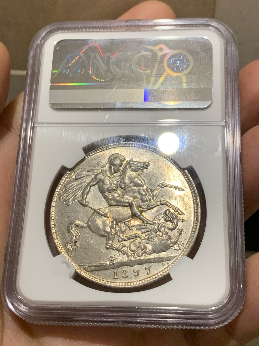 《竞宝斋》第143场-周日，周一 2场 (全场包邮) NGC-MS62 英国 1897 维多利亚 披纱版 1克朗马剑银币