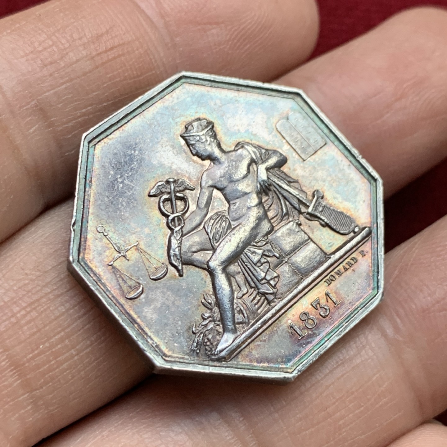 《竞宝斋》第143场-周日，周一 2场 (全场包邮) 1831 法国 八角形 银质代用币JETON 商业之神墨丘利，背面文字为政府专家委员会1822年7月27日法令 15.5克 30.7mm 神灯边铭