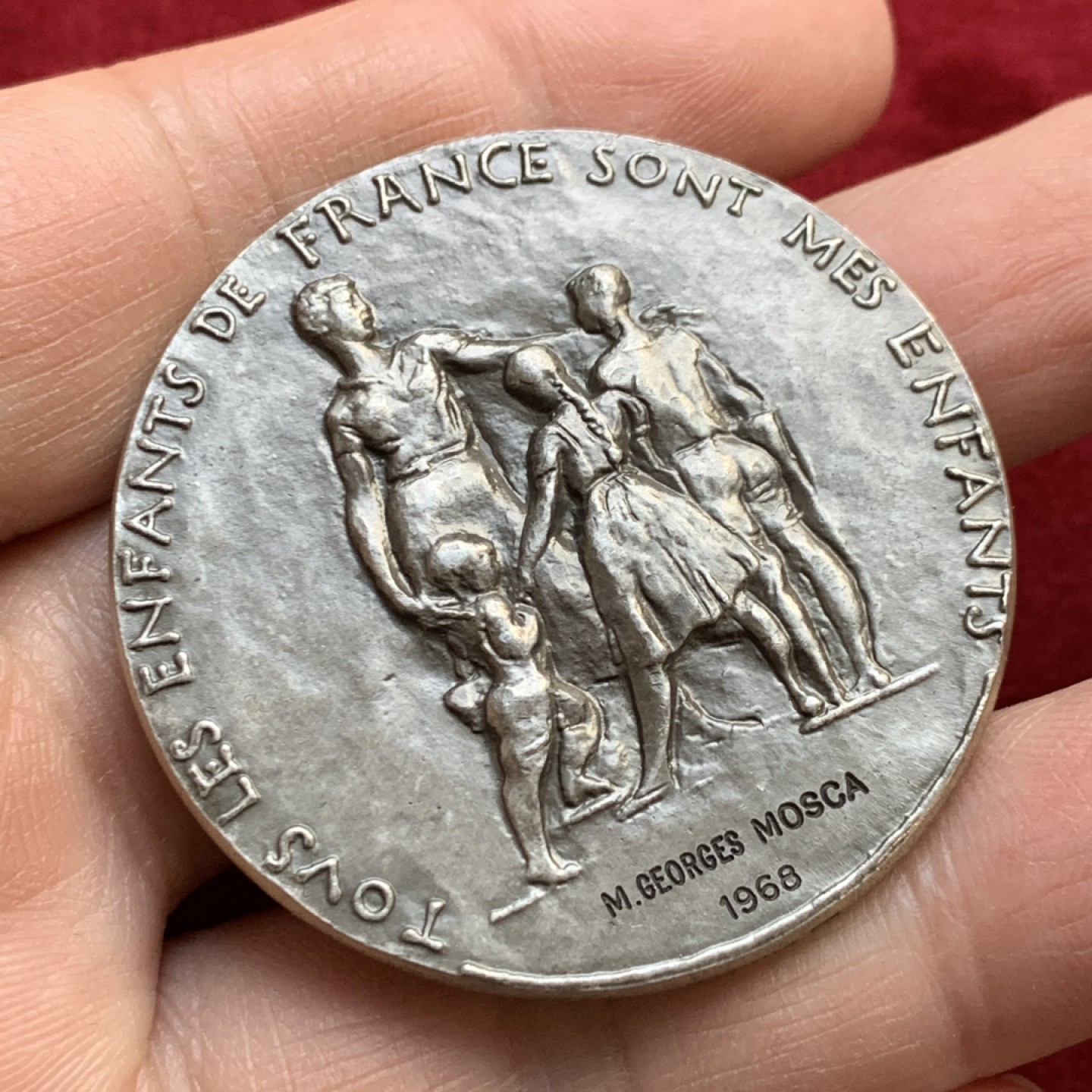 《竞宝斋》第143场-周日，周一 2场 (全场包邮) 1968年法国国民教育银章，直径44mm，重量43g