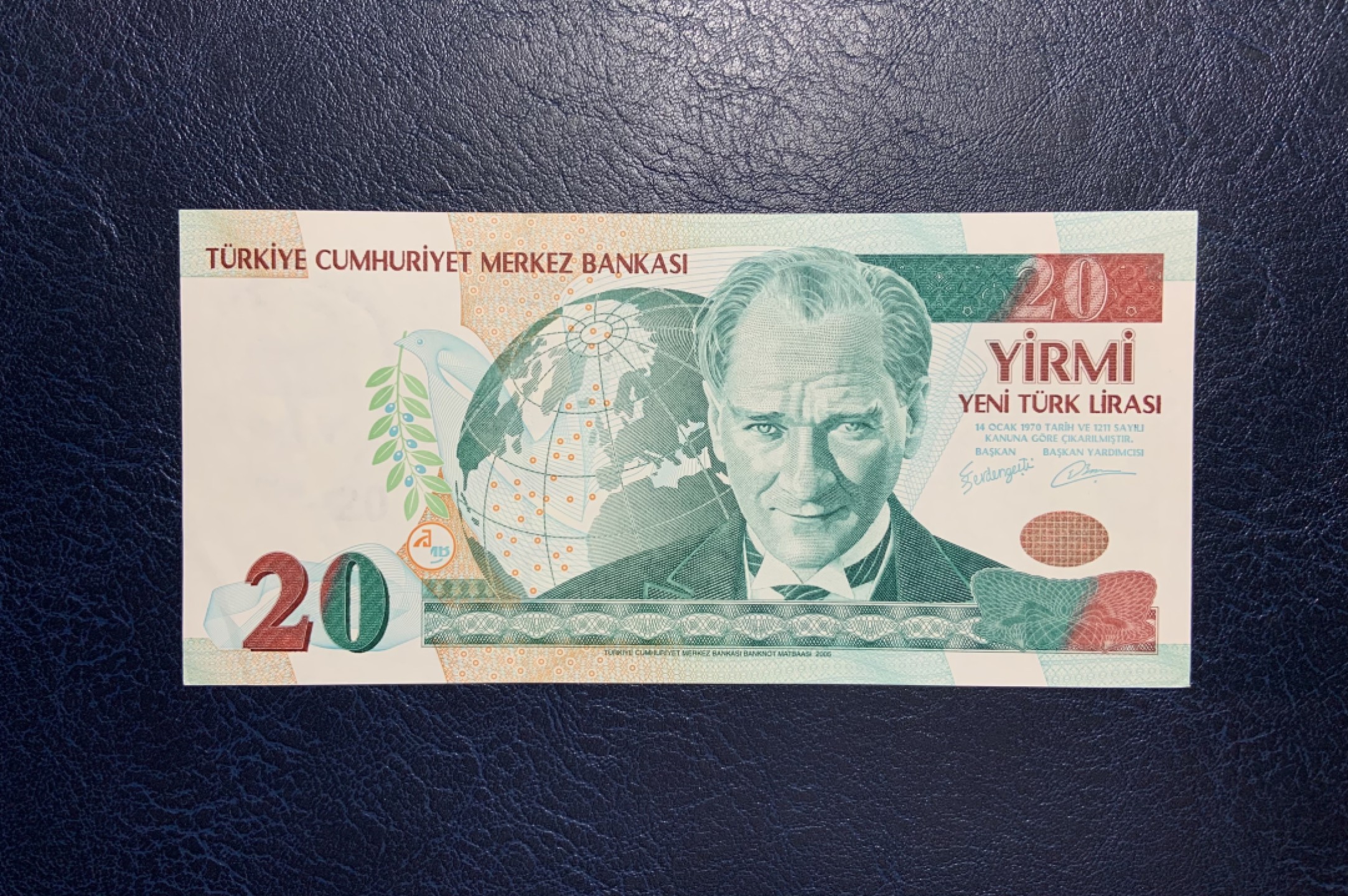 收藏联盟Quantum Auction 第240期拍卖 已更新 土耳其2005年20里拉 品相UNC- 边角轻微软折 早期大票幅 双面雕刻