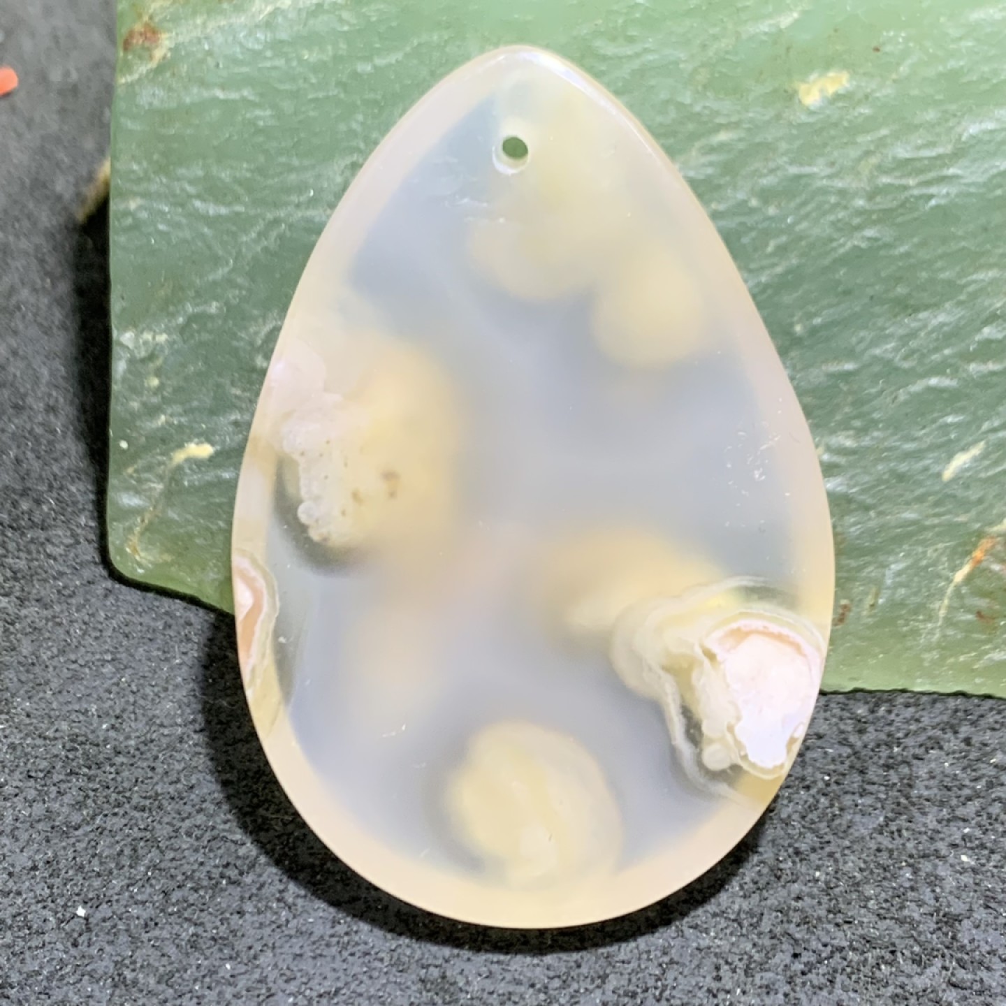 高玉化樱花玛瑙水滴型吊坠一个，