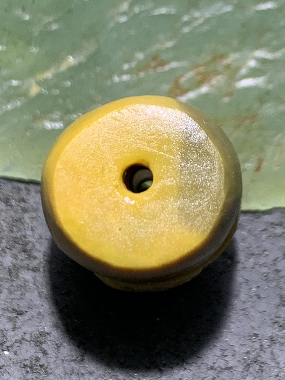 精美冰飘亚光战国红玛瑙手工俏色巧雕富贵有鱼桶珠一颗！