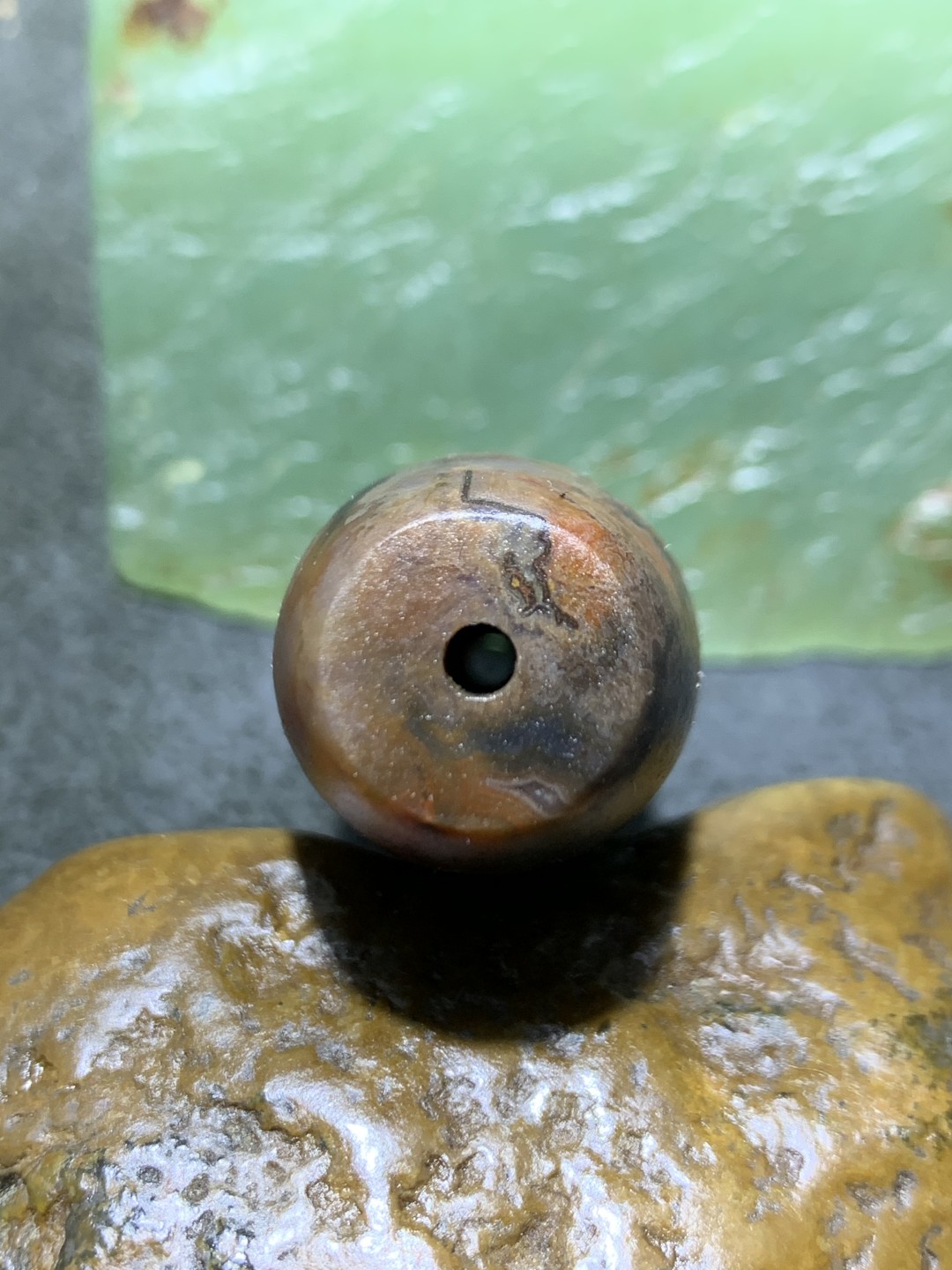 精美冰飘亚光战国红玛瑙手工雕刻富贵有大余桶珠一颗！