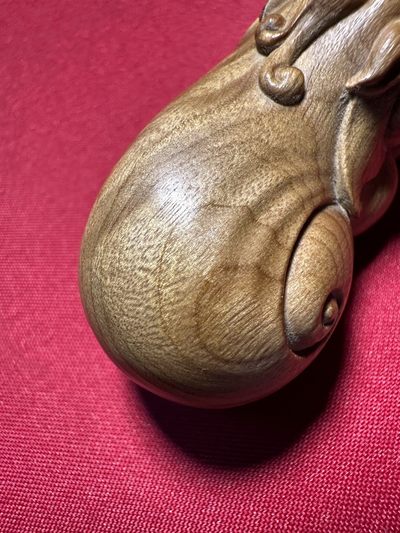 手串木器杂件｜拍卖专场 金丝楠木｜小叶桢楠｜精雕“抱球貔貅”手把件