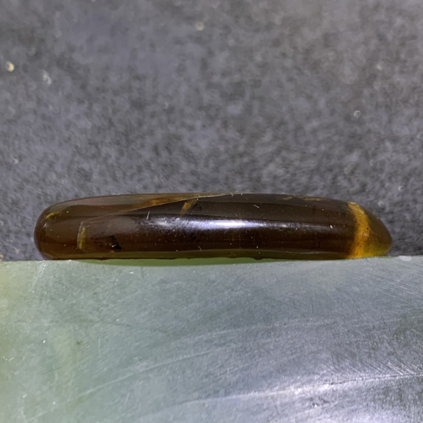 天然缅甸琥珀吊坠一个