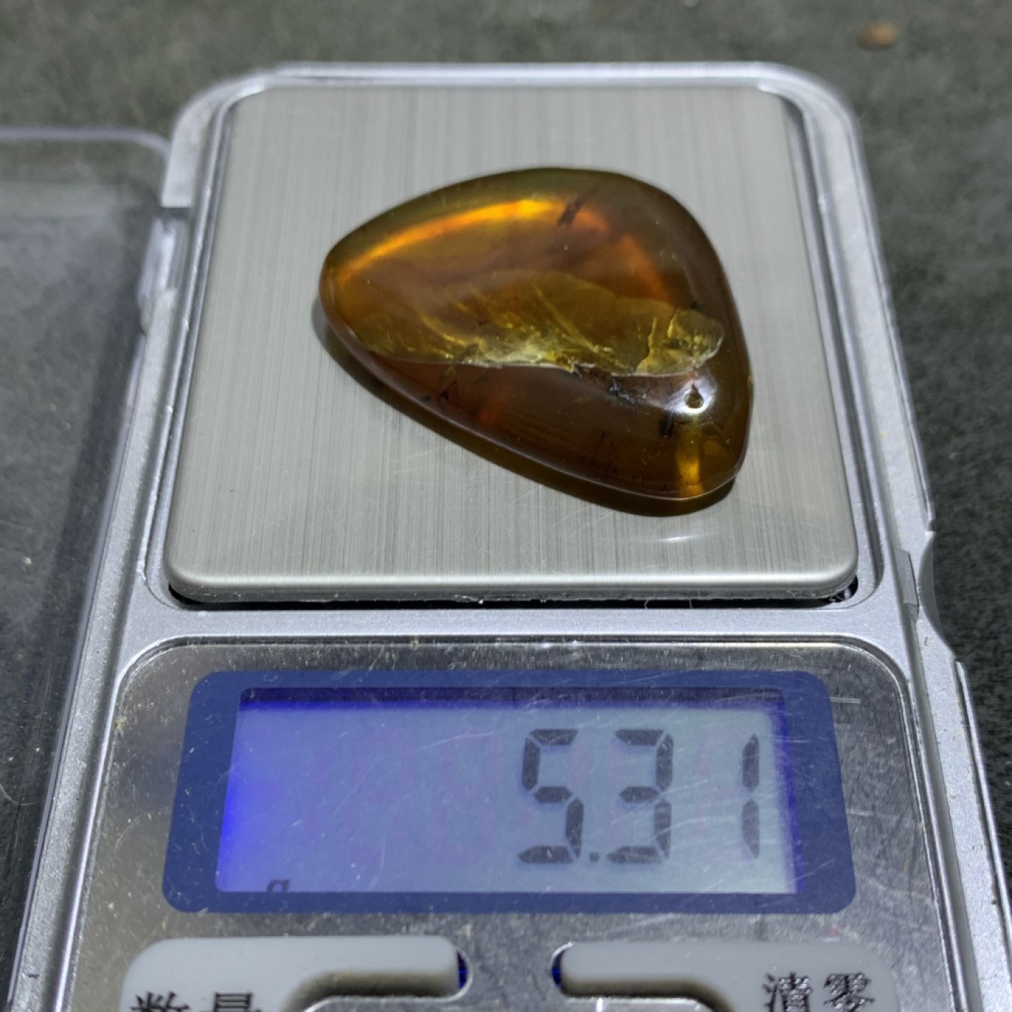 天然缅甸琥珀吊坠一个