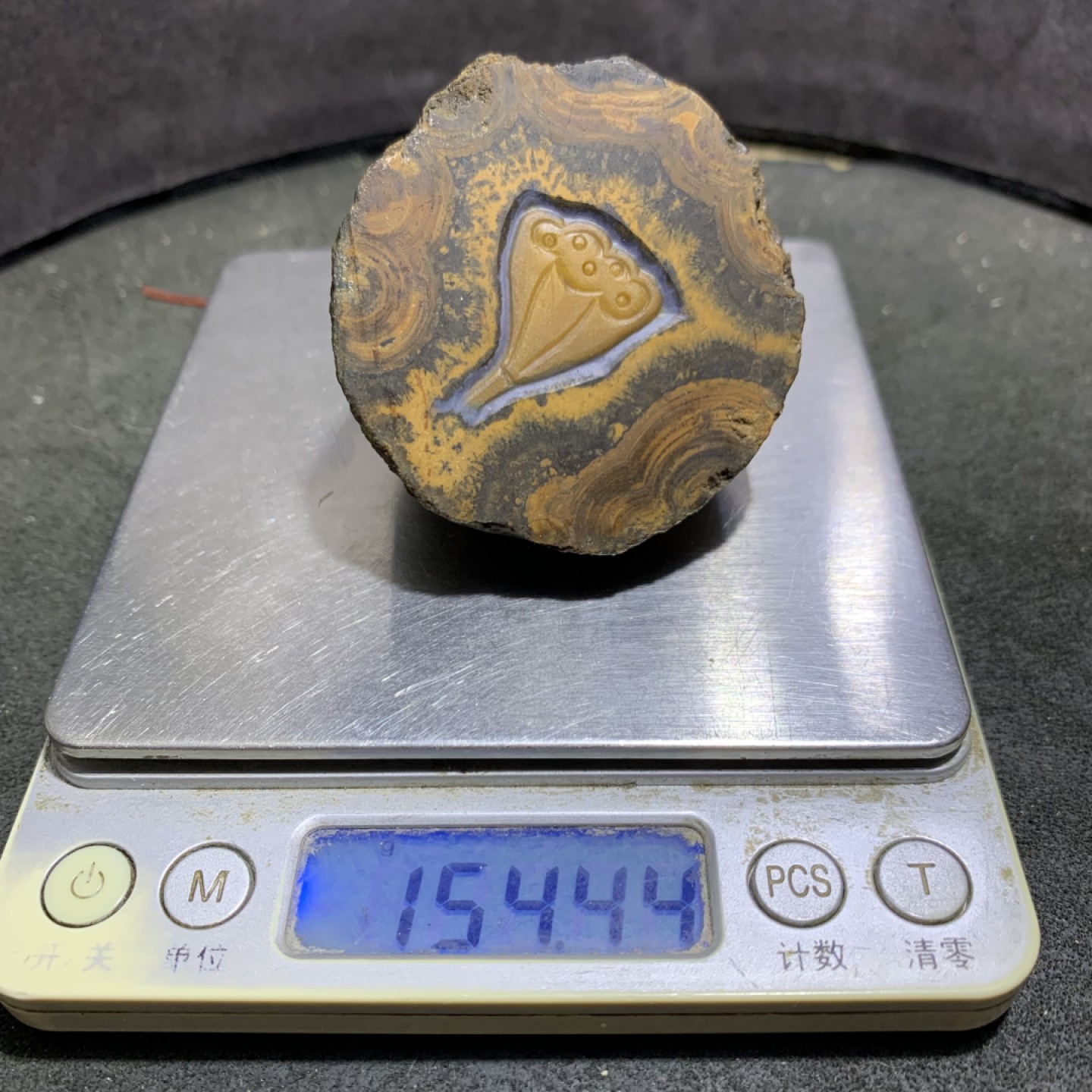 精美天然罕见亚光九眼页岩原石雕刻莲蓬把件(摆件)一个，