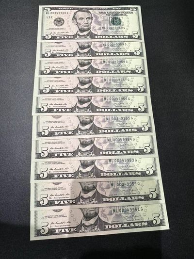 《外钞收藏家》第二百五十一期 - 5美元 标准10连号 全新UNC