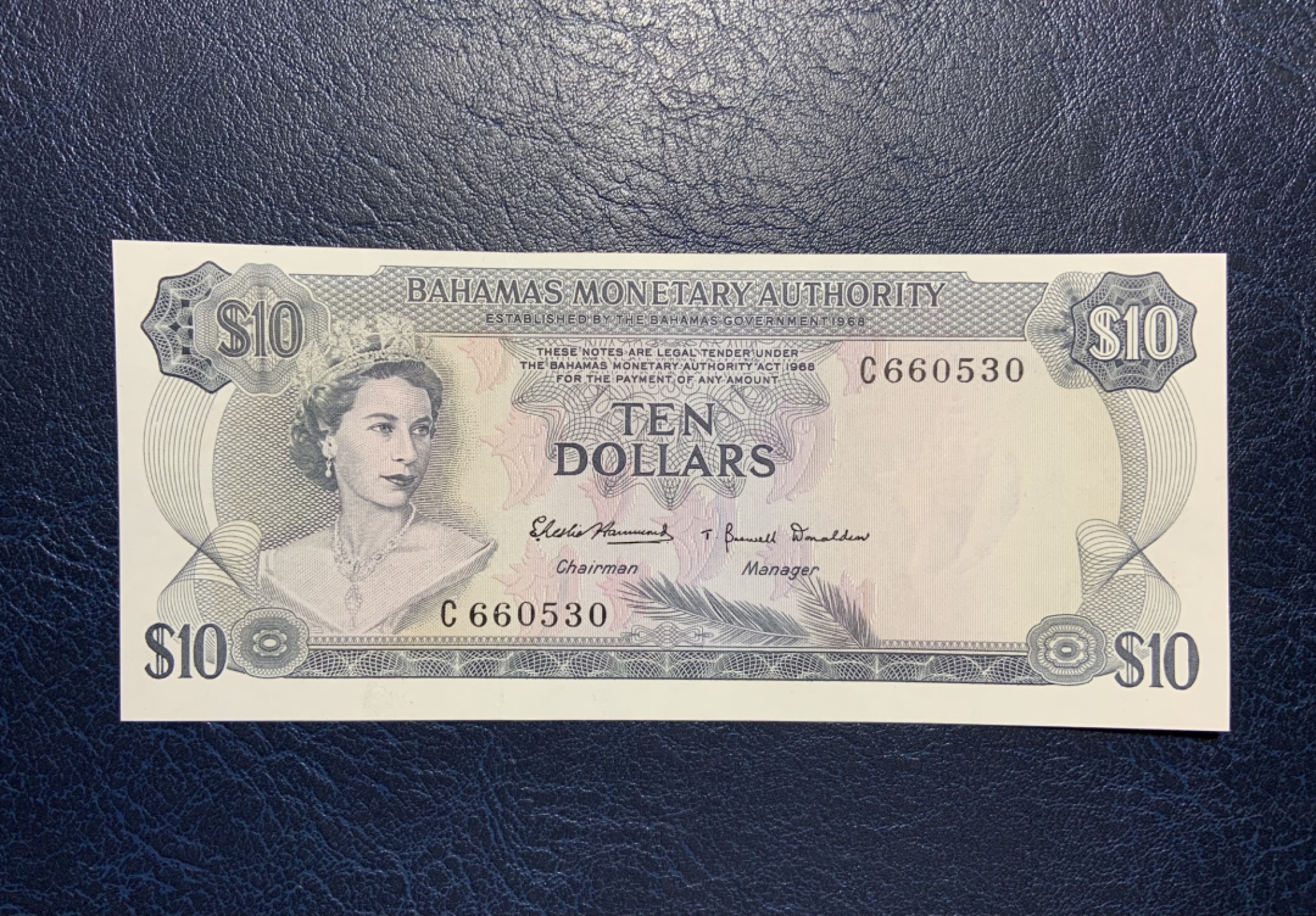 收藏联盟Quantum Auction 第240期拍卖 已更新 巴哈马1968年10元 品相UNC- 强侧光下半道轻微软折 火烈鸟 稀少年份