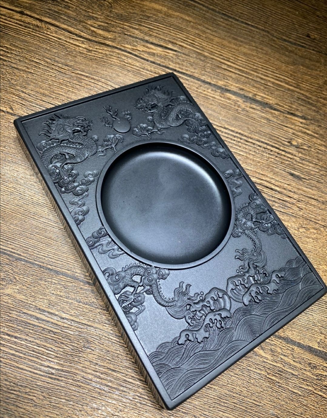 《双龙戏珠》歙砚龙尾砚龙潭坑黑龙潭意境砚文房四宝送礼佳选 《双龙戏珠》歙砚龙尾砚龙潭坑黑龙潭意境砚文房四宝送礼佳选