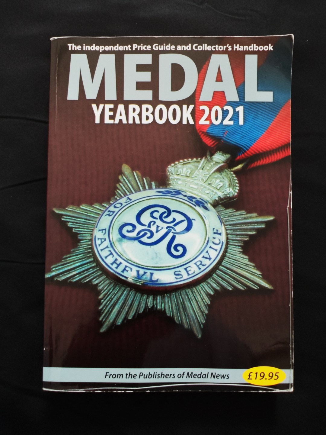 世界精品徽章首拍专场 英章工具书，Medal yearbook 2021版，英章收藏必备，品相如图