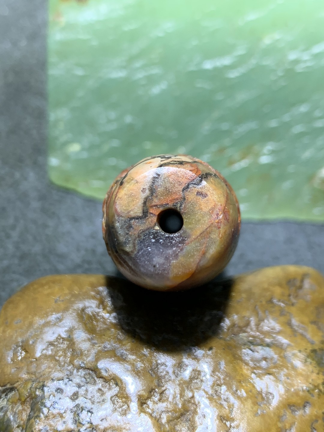 精美冰飘亚光战国红玛瑙手工雕刻富贵有大余桶珠一颗！