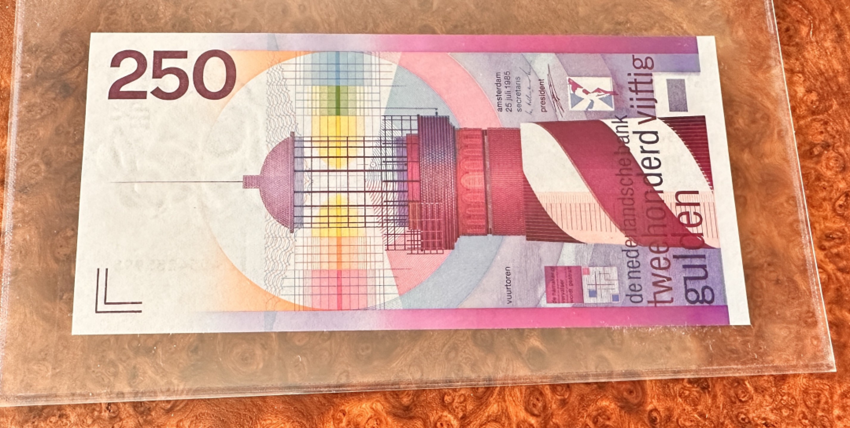 Chase Auction 第19期 - - 外钞、民国钞和人民币混合场！ 荷兰250盾，灯塔，品相如图，UNC！上下边稍微有翘起！
