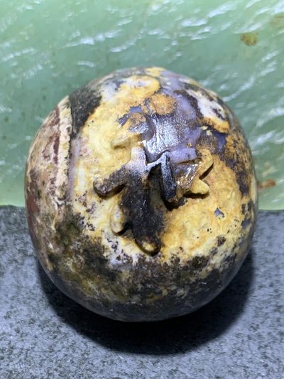 精美亚光天眼纹战国红玛瑙手工雕刻和字把件一个， - 精美亚光天眼纹战国红玛瑙手工雕刻和字把件一个，