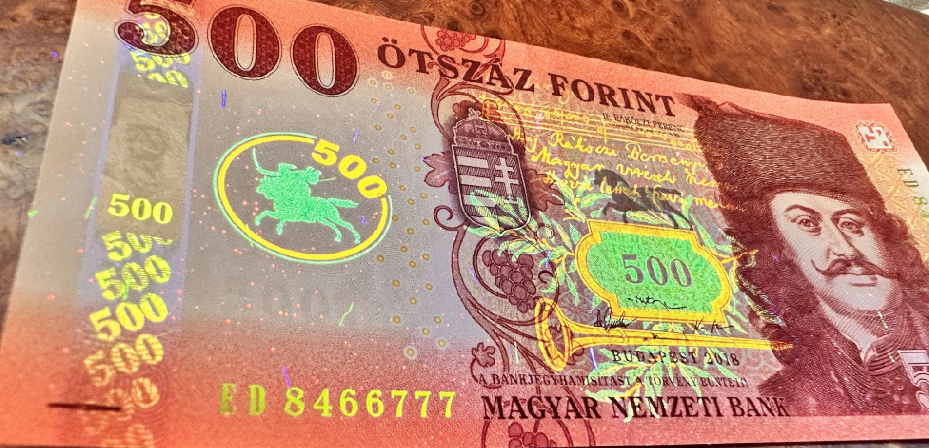 Chase Auction 第19期 - - 外钞、民国钞和人民币混合场！ 匈牙利纸币三张，一张豹子号，荧光漂亮！品相如图，UNC！