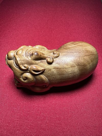 手串木器杂件｜拍卖专场 金丝楠木｜小叶桢楠｜精雕“抱球貔貅”手把件