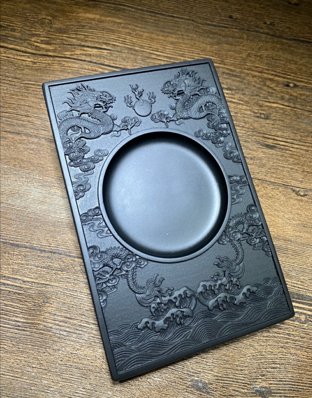 《双龙戏珠》歙砚龙尾砚龙潭坑黑龙潭意境砚文房四宝送礼佳选 《双龙戏珠》歙砚龙尾砚龙潭坑黑龙潭意境砚文房四宝送礼佳选