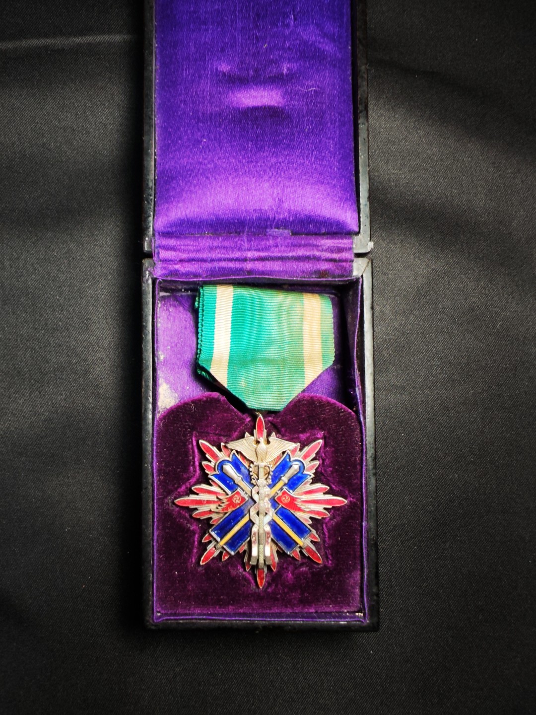 世界精品徽章首拍专场 五级金鸟勋章