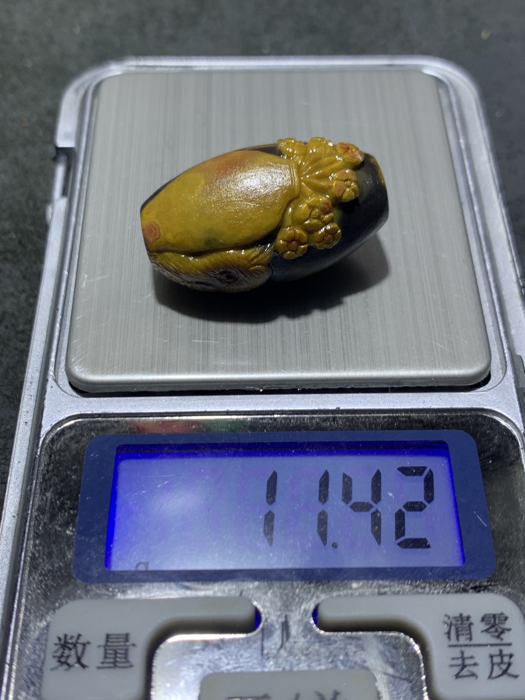 精美亚光战国红玛瑙手工俏色巧雕小鸡鲜花桶珠珠一个，