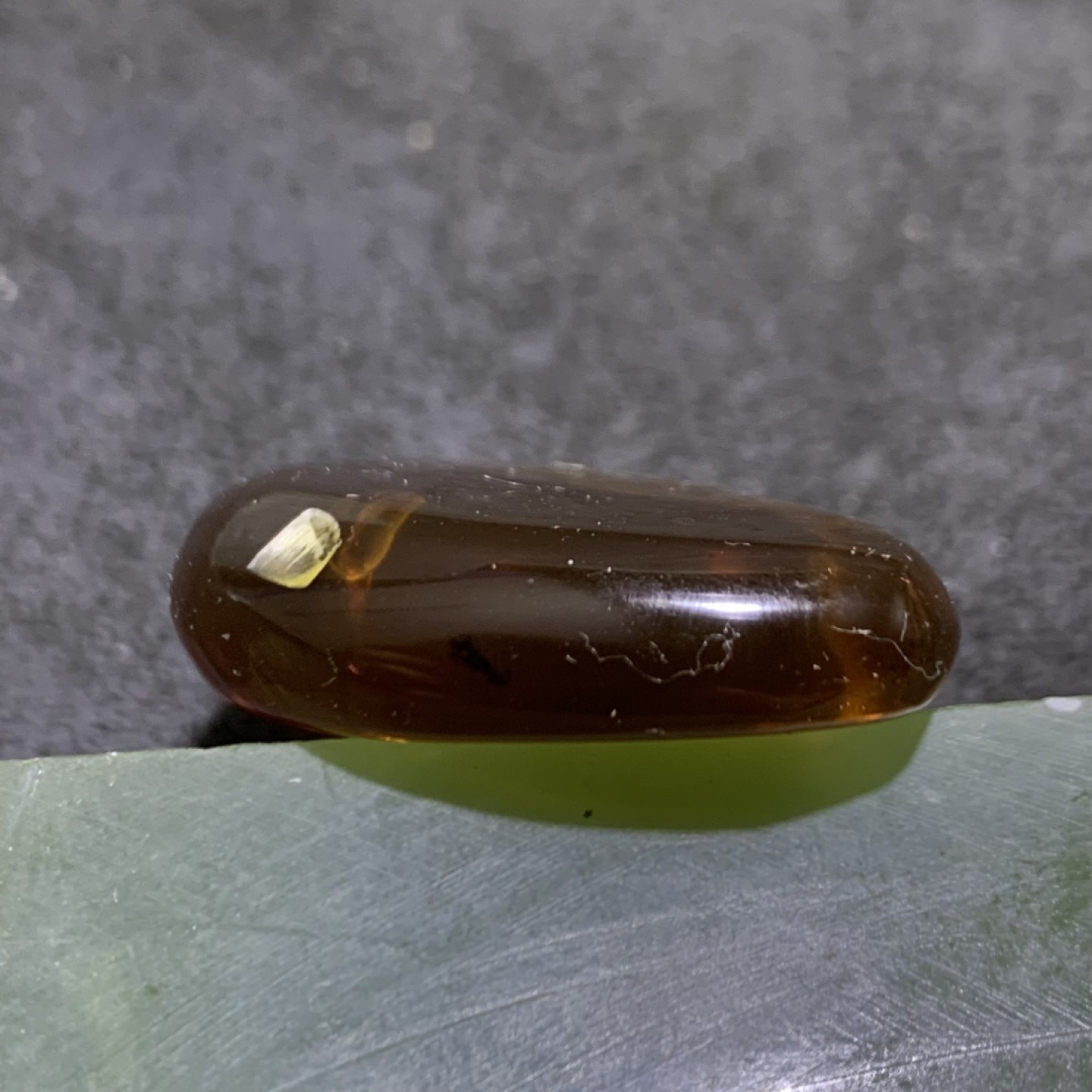 天然缅甸琥珀吊坠一个