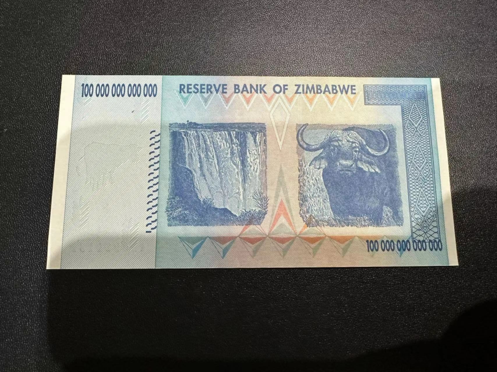 《外钞收藏家》第二百五十一期 津巴布韦100万亿  世界最大面额 全新UNC