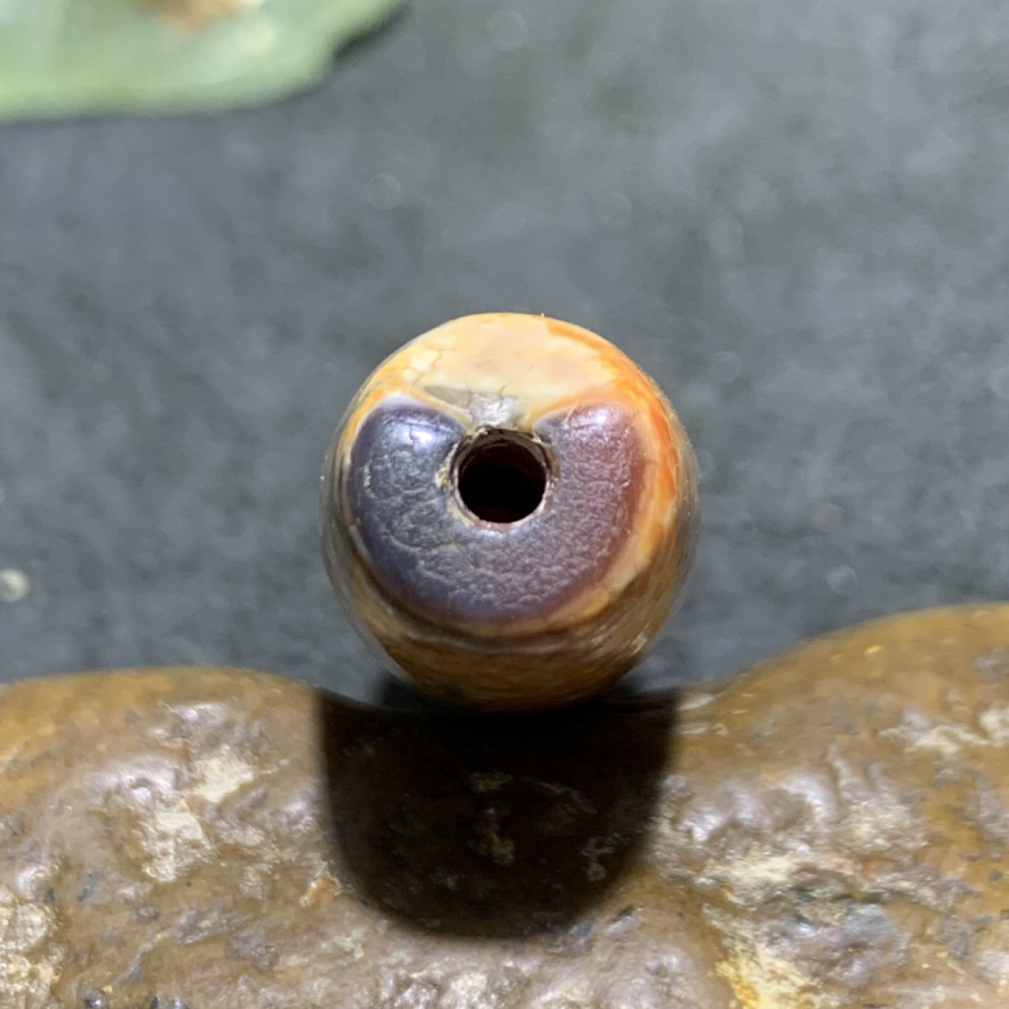 精美火贡皮仿古玛瑙桶珠一个